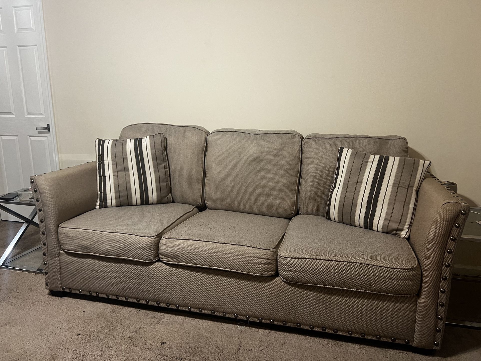 BEIGE LIVING ROOM SET [COUCH & LOVE SEAT]
