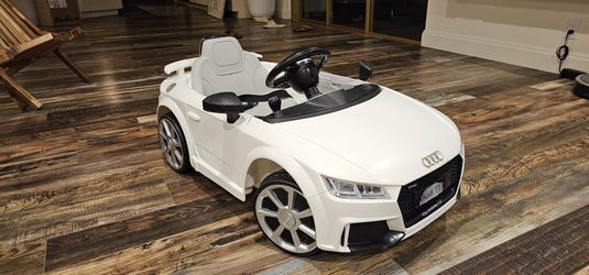 Audi TT RS Toy Car + FREE ROLLER SKATES!