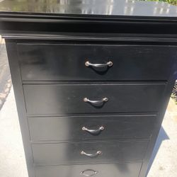 Very Good Condition Hardwood Dresser