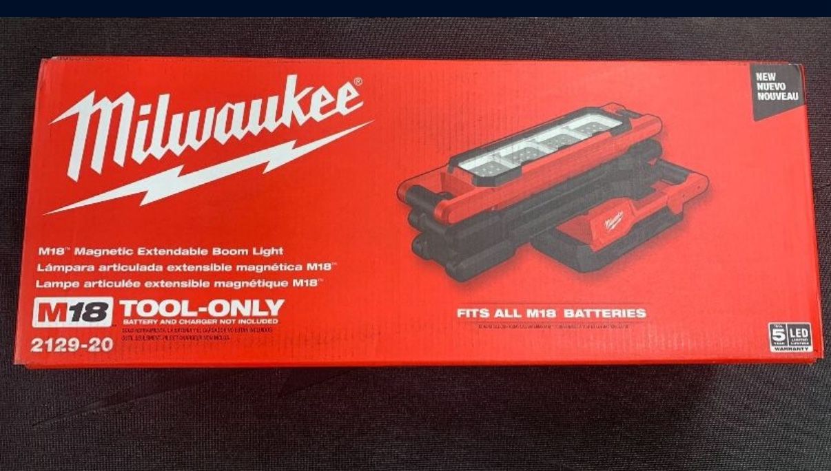 Milwaukee Boom Light