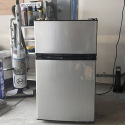 Mini-fridge 