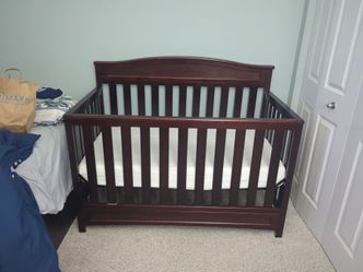 Delta crib, barely used, adjustable height