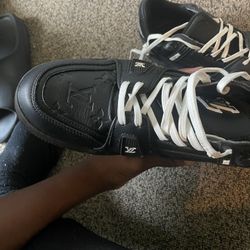 Lv Trainers Size 45