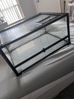 Reptile enclosure