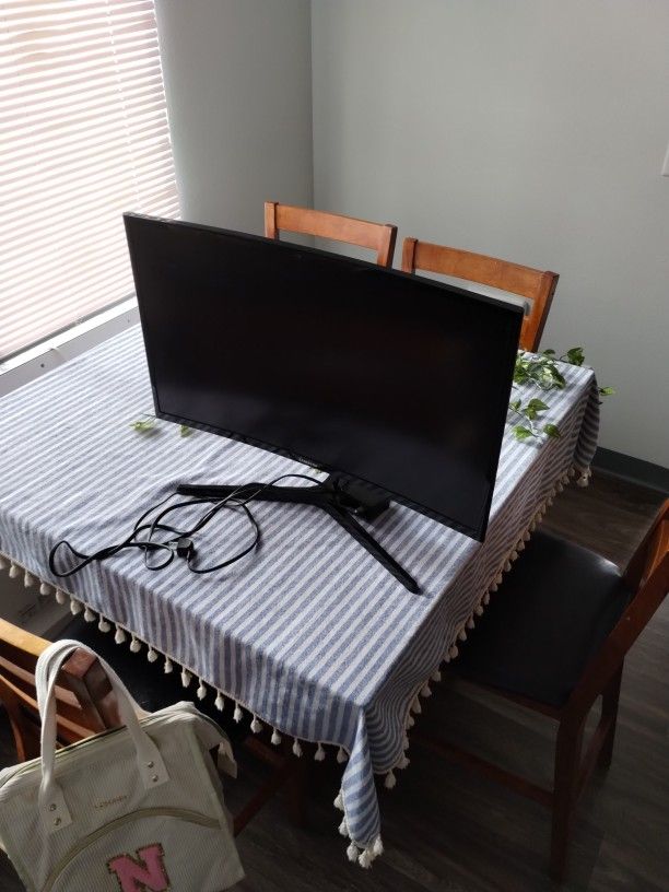27 Inch Samsung Curved Monitor