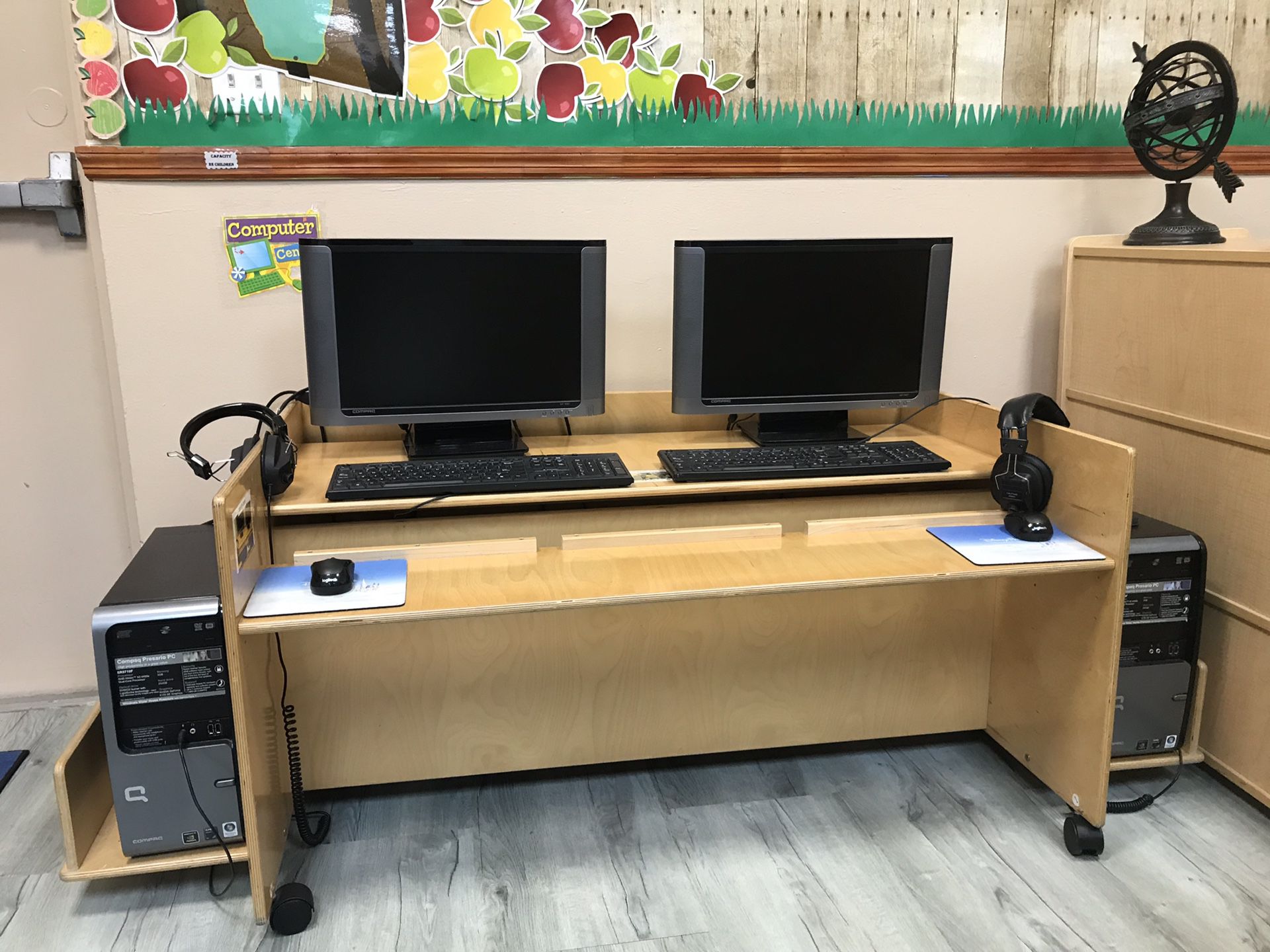 Kids computer desk
