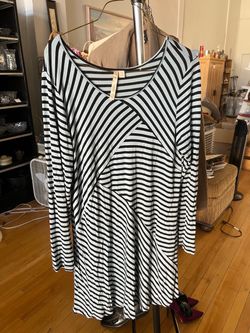 Black and White Striped Long Sleeve Tunic Top