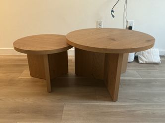 Set of 2 Round Nesting Tables – Oak Wood