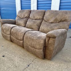 LA-Z-BOY 3 SEATER POWER FULLY RECLINER AND 2 USB PORTS