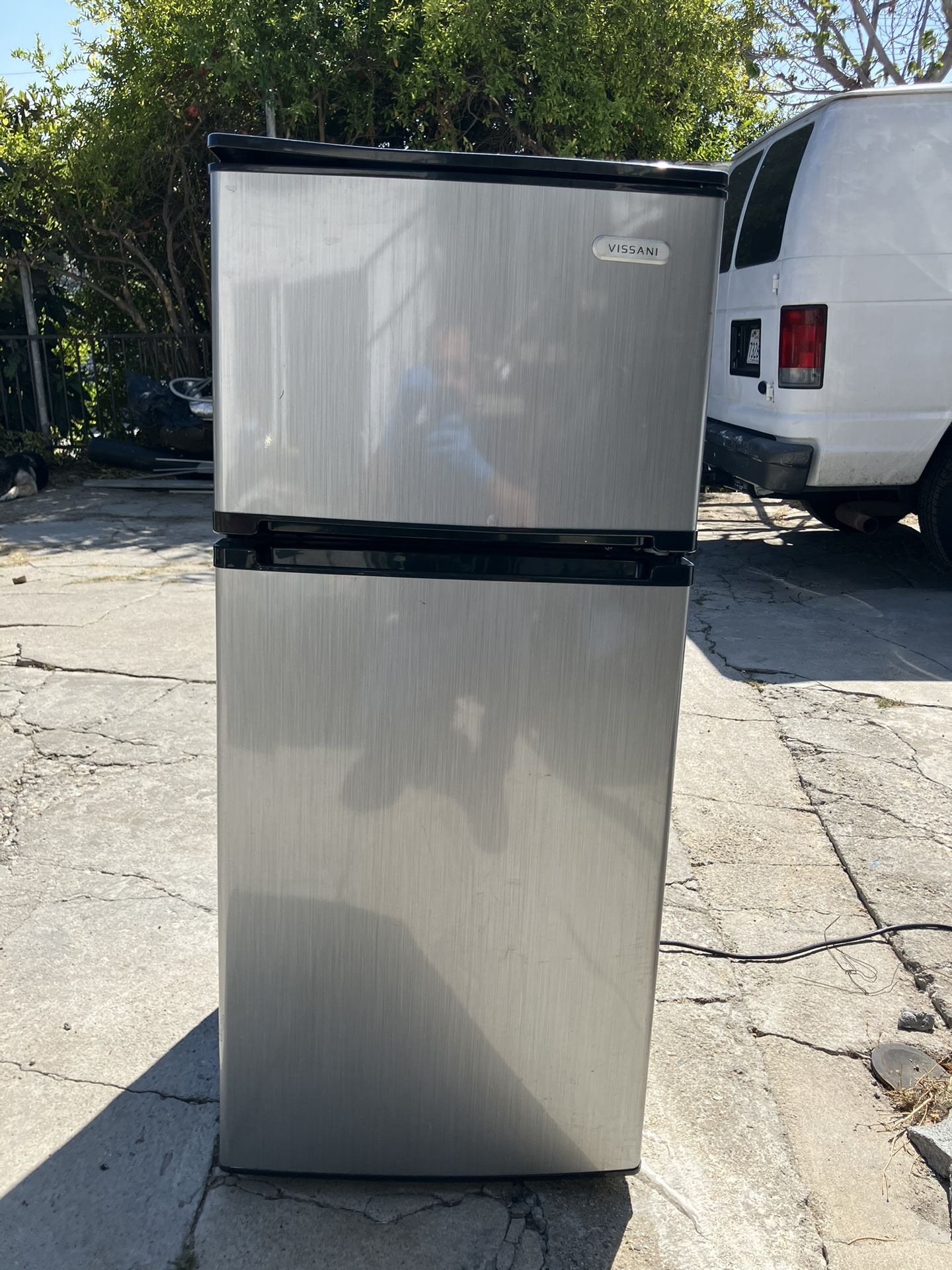 Refrigerator : Visaani Works Great π