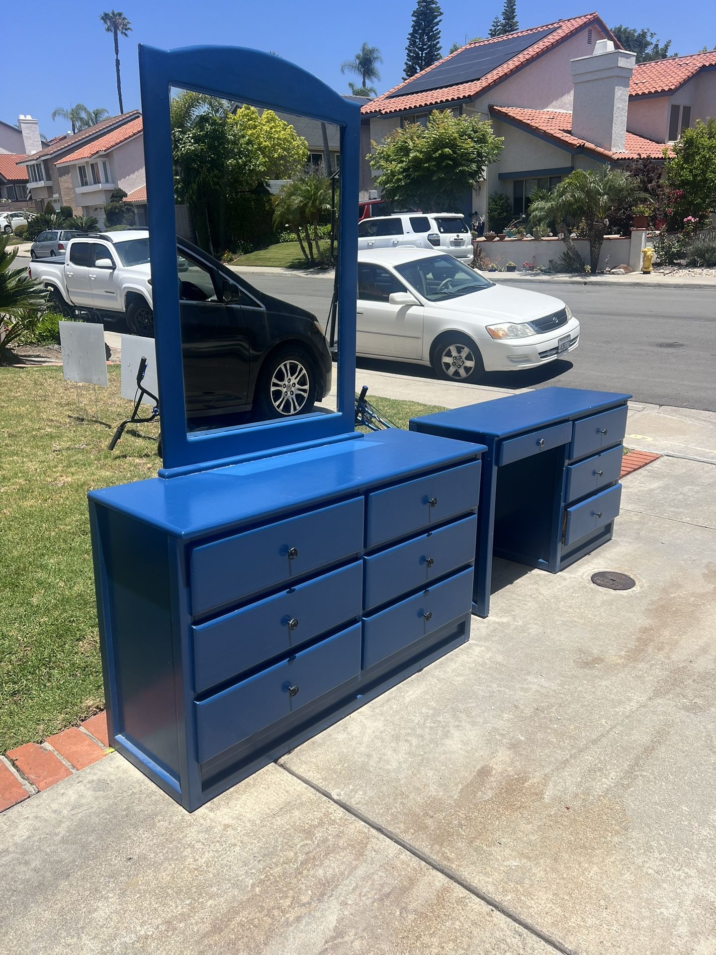 Free Dresser And Desk And Bookshelf