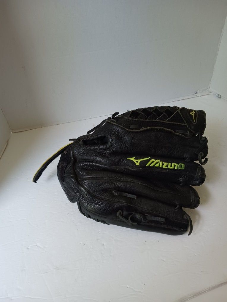 Mizuno Prospect Fastpitch Size 12 - Black. Left Hand Throw Leather Sports Glove.