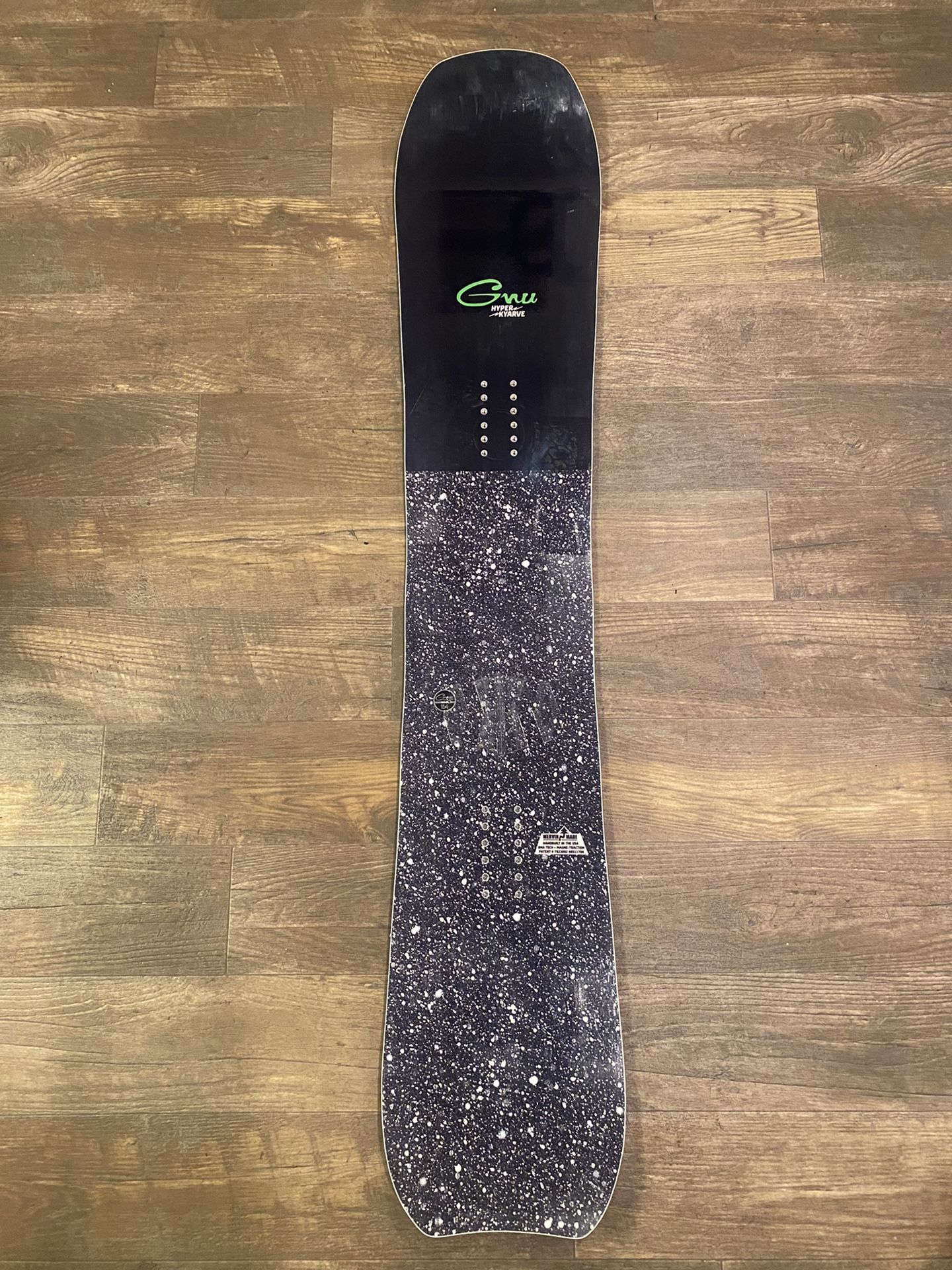 GNU Hyperkyarve Snowboard 154
