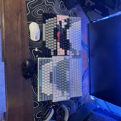 Selling Gaming Accessories,football Gloves,certified Yeezy Slides