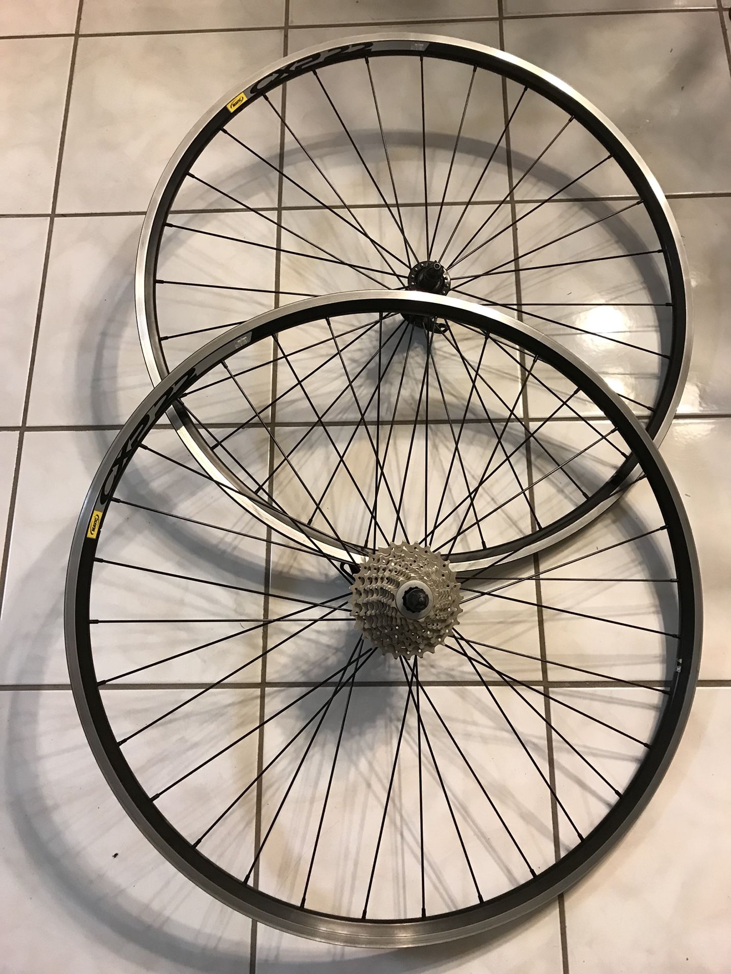 FOR ROAD BIKE ( Set of wheel MAVIC ) LIKE NEW. CASSETTE ( 10 SPEEDS ) ( USED ​​LESS THAN 45 MILES ) VERY CLEAN. Front and rear wheels are EXCELLENTS