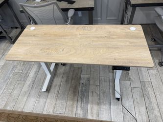 8- Office desks With Motorized Lifter 