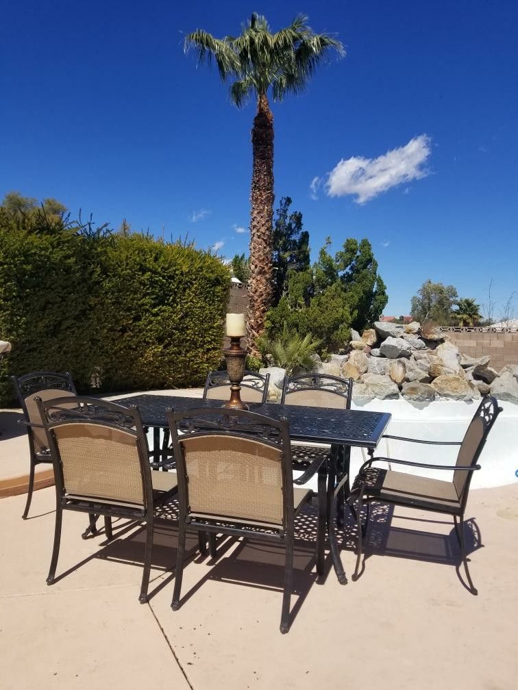 7 Piece Like NEW WayFair Patio Table Chair Set *Orig1,500* MAKEanOFFER for Sale in Las Vegas