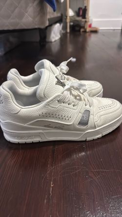 Lv trainers size 9