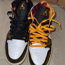  Jordan 1 Mid SE 'Wear-Away - Tax