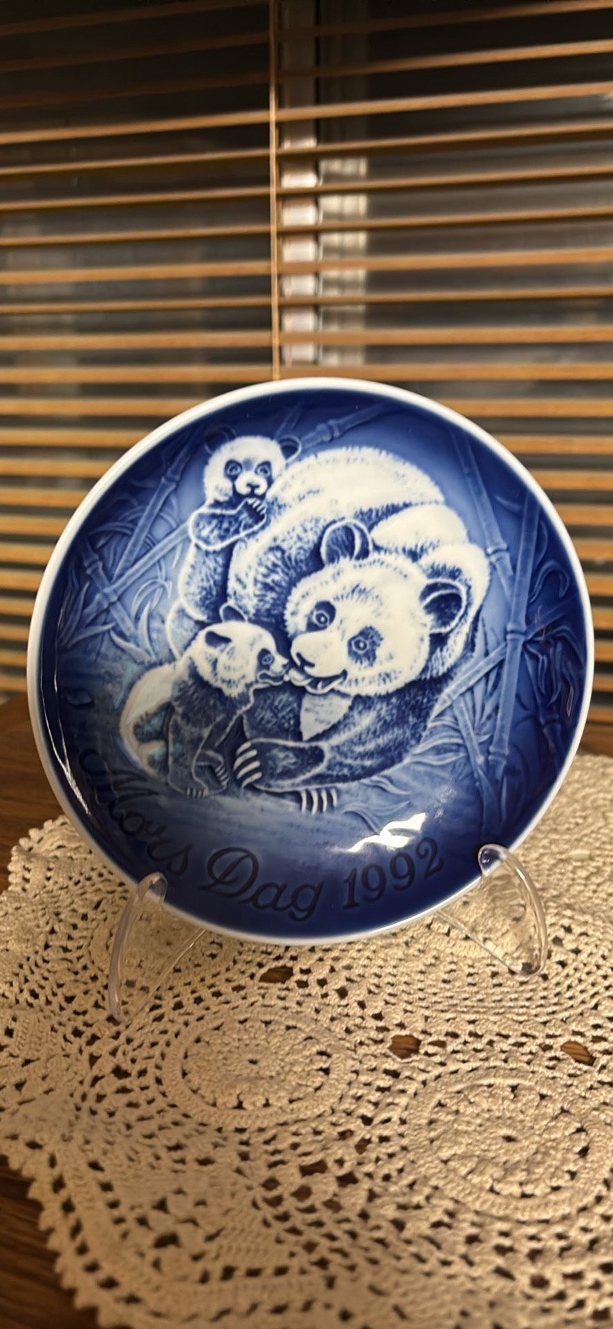 Bing & Grondahl B & G 6” collectible plate cobalt blue Mother’s Day Mors Dag 1992 mama panda cubs