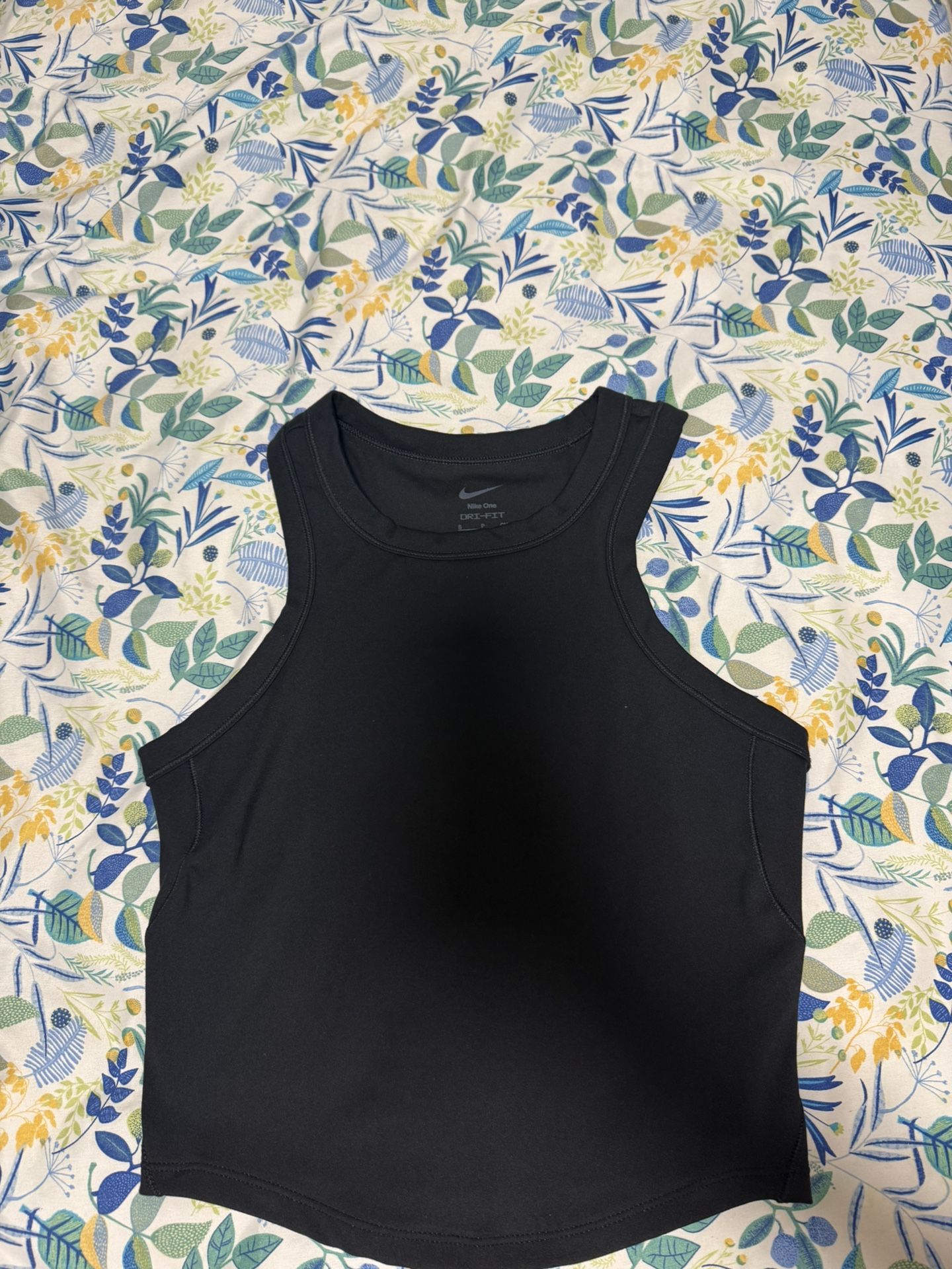 Nike one fitted women’s cropped tank top