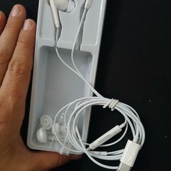 Iphone 15^ Wired Headphones C Plug