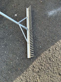 Lanscapers Rake