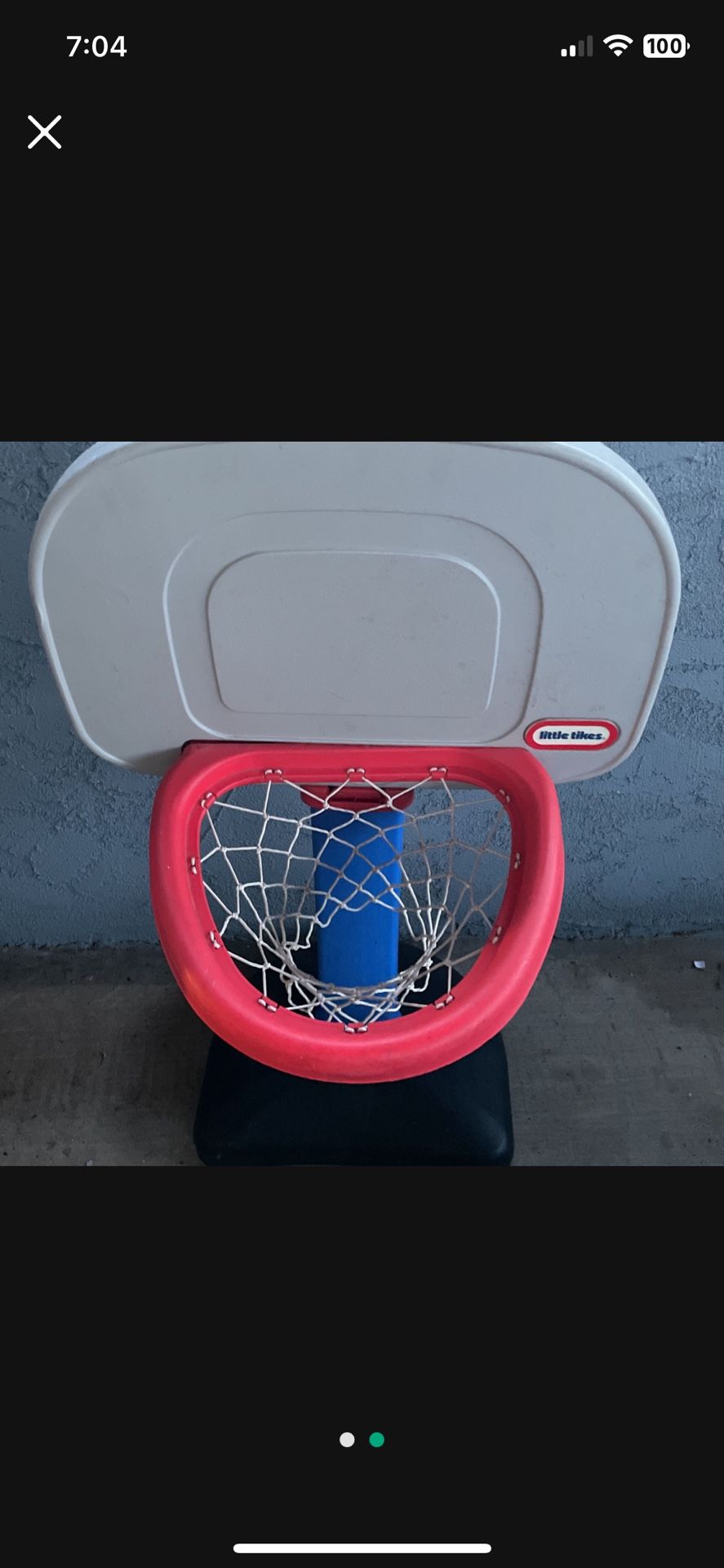 Adjustable Basketball Hoop  15$ 