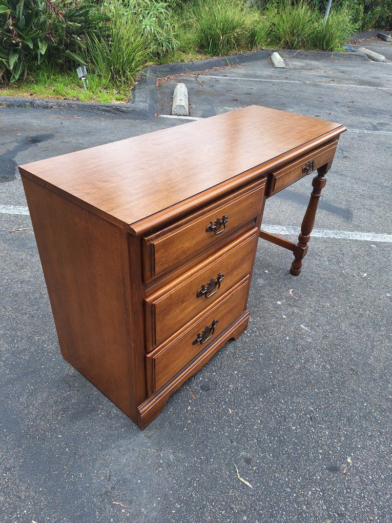 Vintage Young-Hinkle Village Square Desk with 4 Drawers and Brass Handles