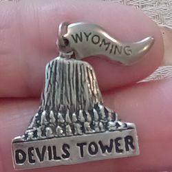Vtg.sterling Silver  WYOMING " DEVILS TOWER" CHARM