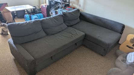 Sectional couch w/pull out