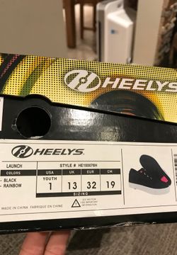 Heelys roller skate shoes