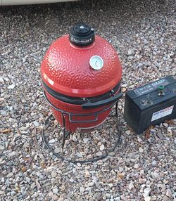 Kamado Joe Jr. Charcoal Grill w/Stand & Accessories