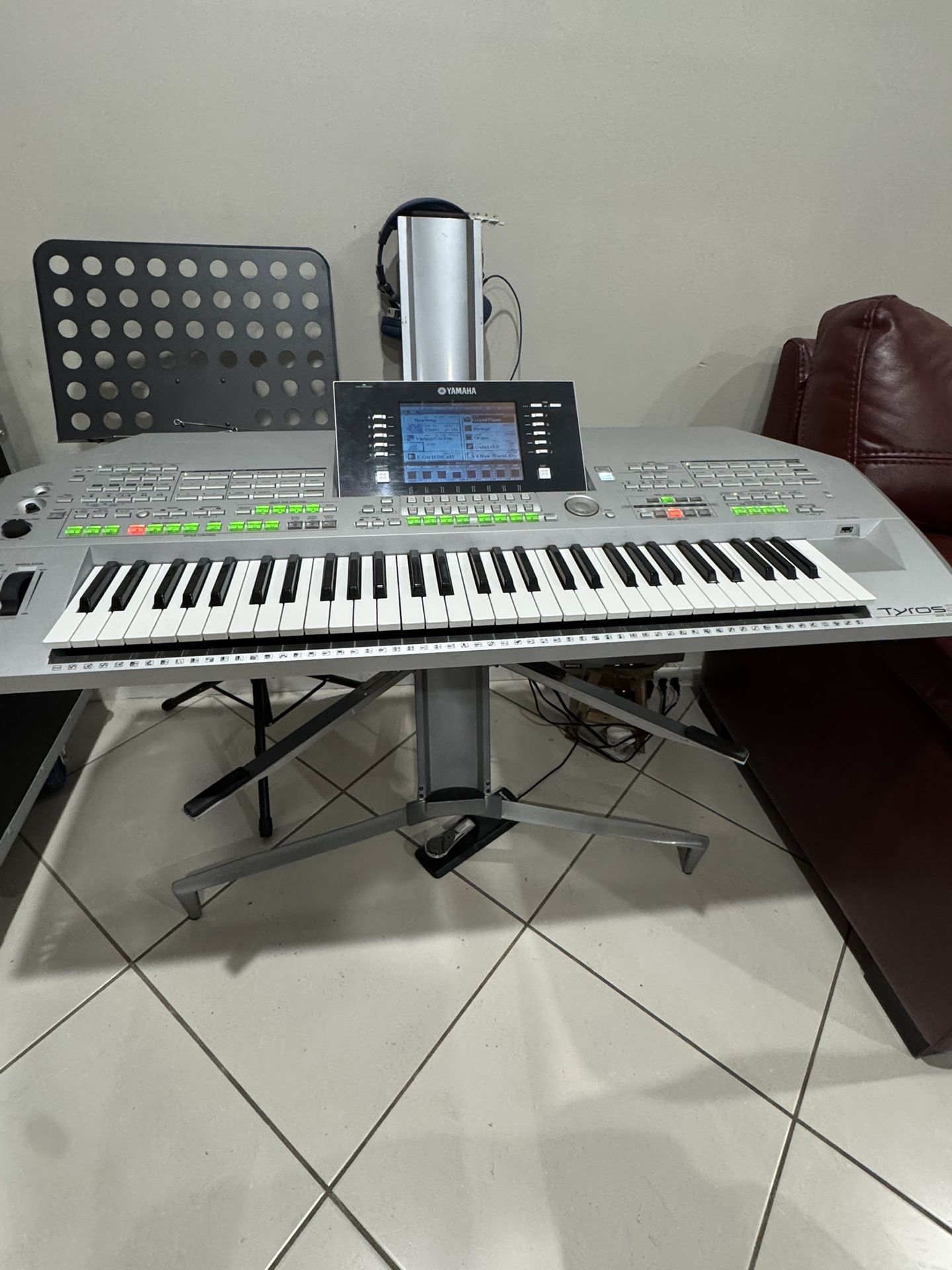 Yamaha Tyros 2 (61 Key Workstation)