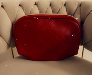 BRAND NEW PRETTY RED LANCÔME MAKEUP BAG