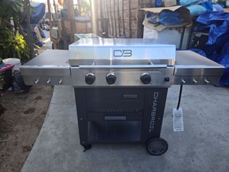 Grill Charbroil
Versa-Tile 5-in-1 Cooking Station 3 -Burner Liquid propane Flat Top Grill