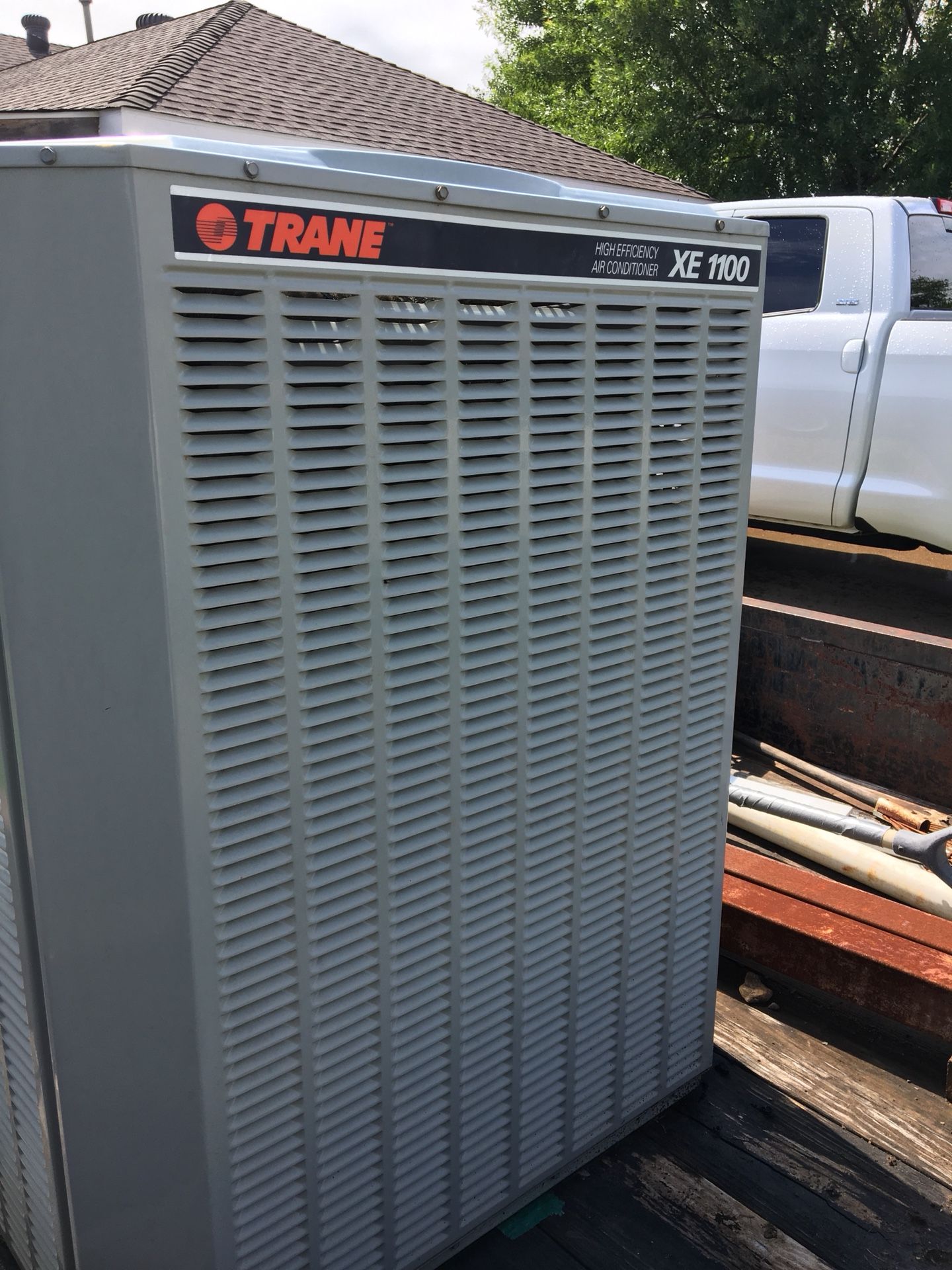 Trane XE 1100