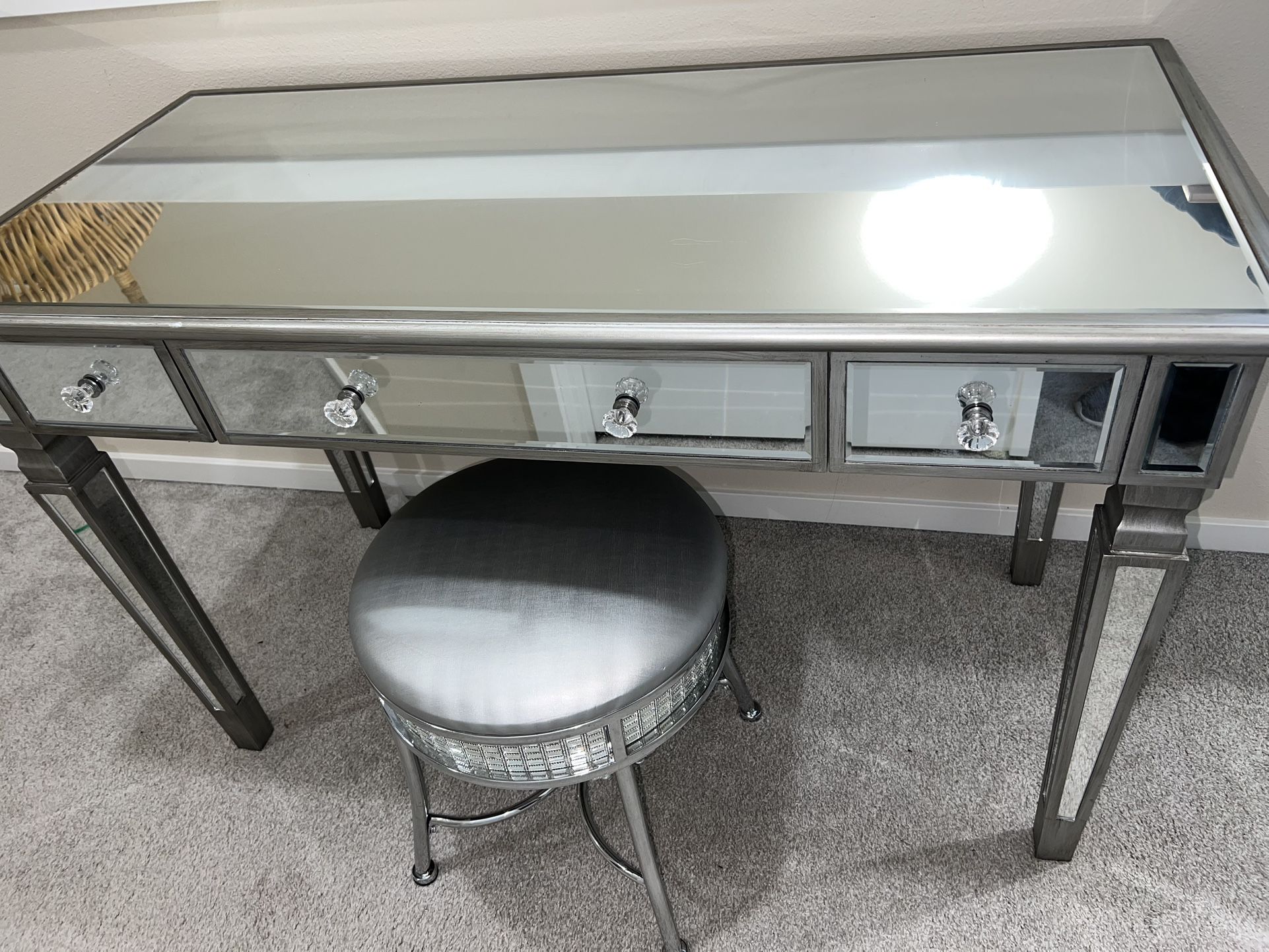 Beautiful Mirrored Vanity Make Up Table Or Desk With Stool