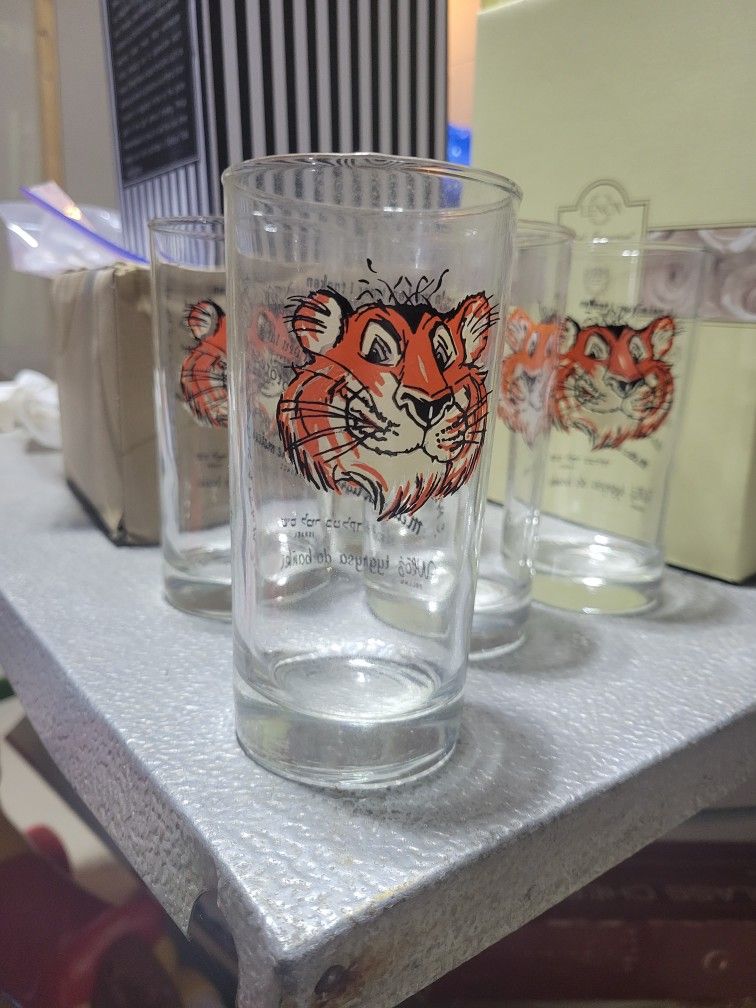 Vintage Esso Tiger drinking glasses (5) total 