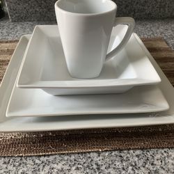 Pottery Barn Great White Square Dinnerware 16 Pc Set