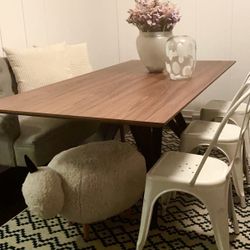 Armen Living Dining table