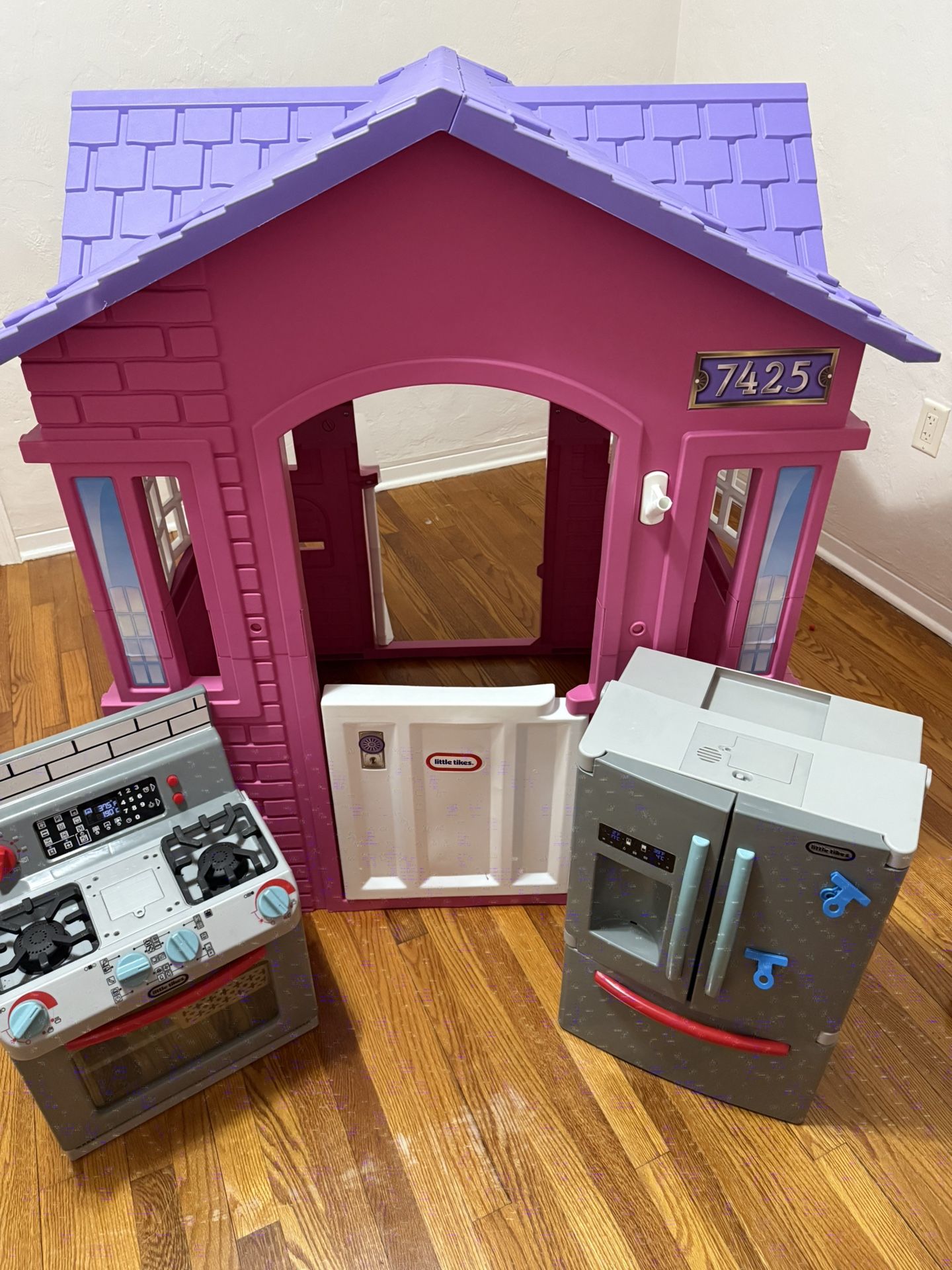 Doll House And Kitchen