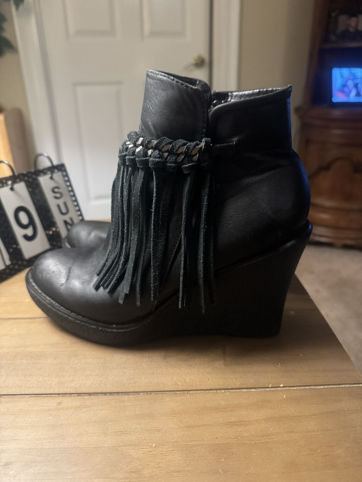 Corkys Black Wedge Fringe Boots Sz 9