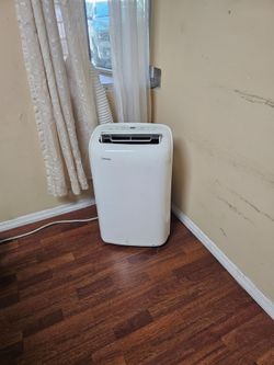 AC PORTABLE TOSHIBA 6000 BTU IS TOUCH SCREEN, SLEEP TIMER, MODE,WORKS GREAT YOU CAN TEST IT BEFORE PURCHASE FOR ANY QUESTION TEXT ME PLEASE