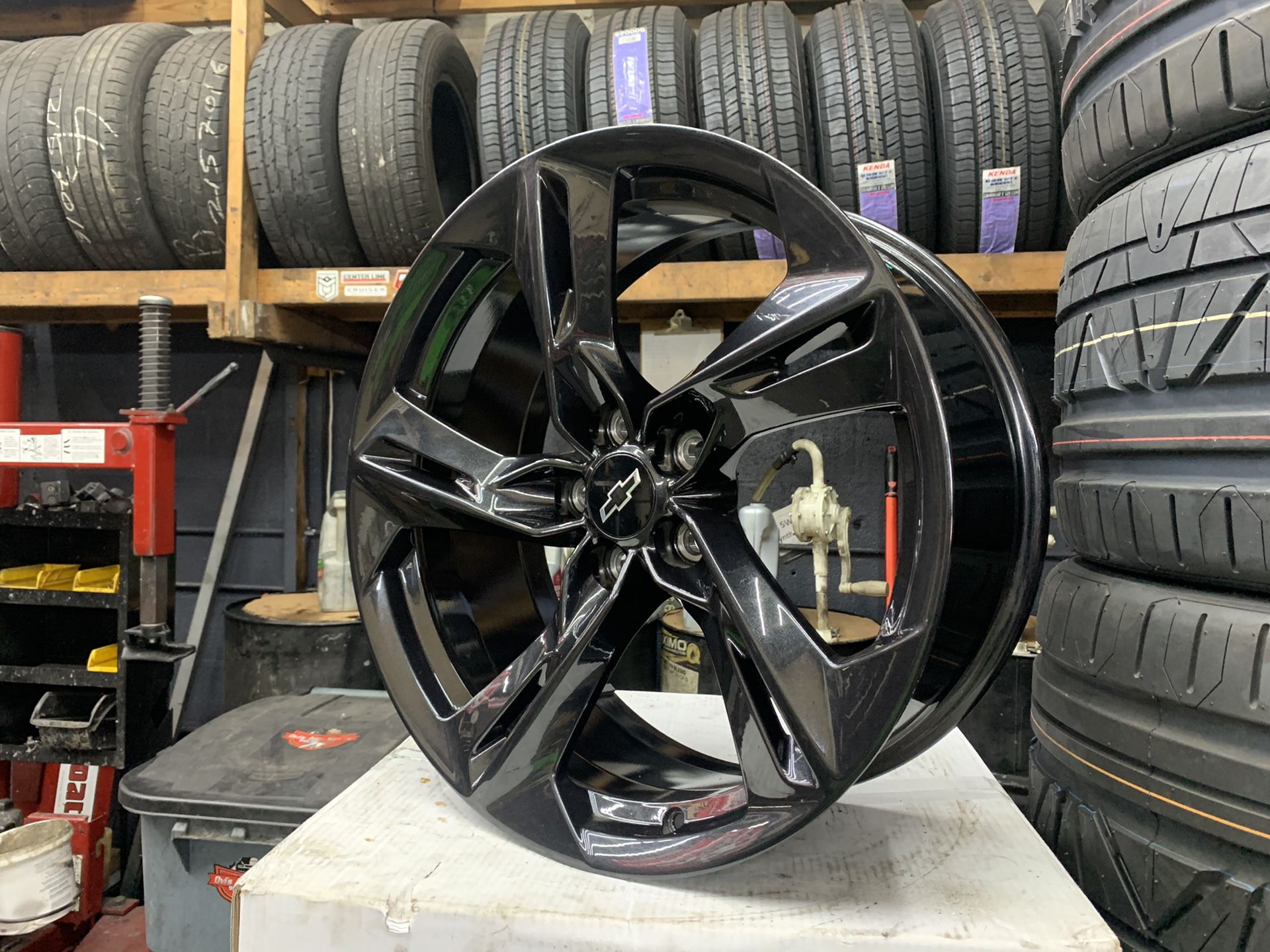 2020 Camaro SS Original wheels gloss black 20 inch Rims LT1 OEM