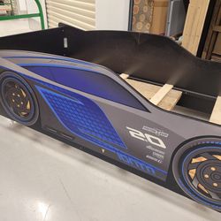 Twin Size Race Car Bed W/ Shelf