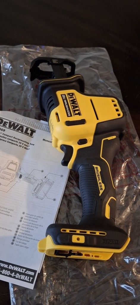 Brand New Dewalt 20v Brushless Atomic Hand Held Saw