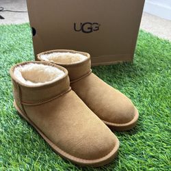 Brand new Ugg Boots women 
