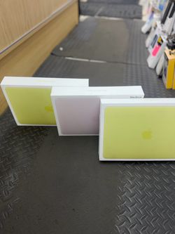 Brand new 13-inch MacBook new 256gb