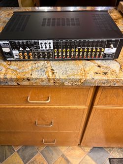 B &K Reference 20 audio/video system controller